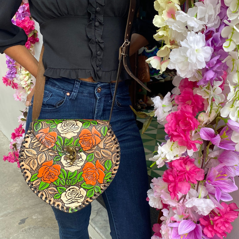 BOLSA DE CUERO CORAZÓN NARANJA